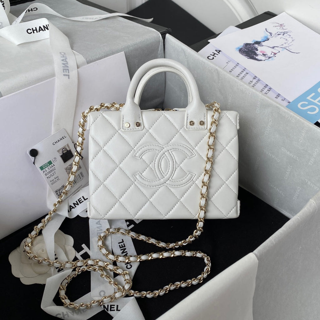 CHANEL MINI 15 BOX BAG IN WHITE CALFSKIN GOLD HARDWARE