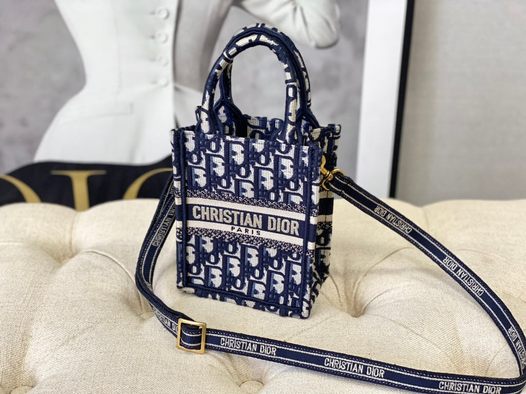 DIOR LADY 18 BAG IN BLUE OBLIQUE JACQUARD