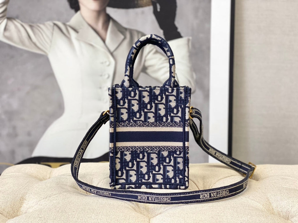 DIOR LADY 18 BAG IN BLUE OBLIQUE JACQUARD