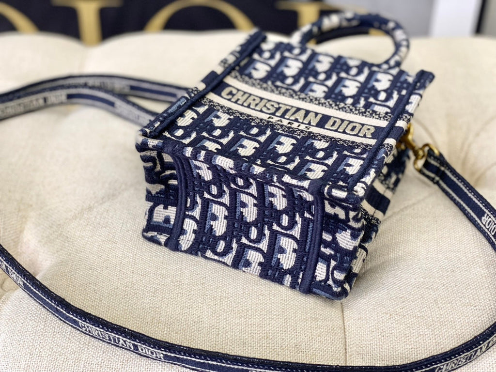 DIOR LADY 18 BAG IN BLUE OBLIQUE JACQUARD