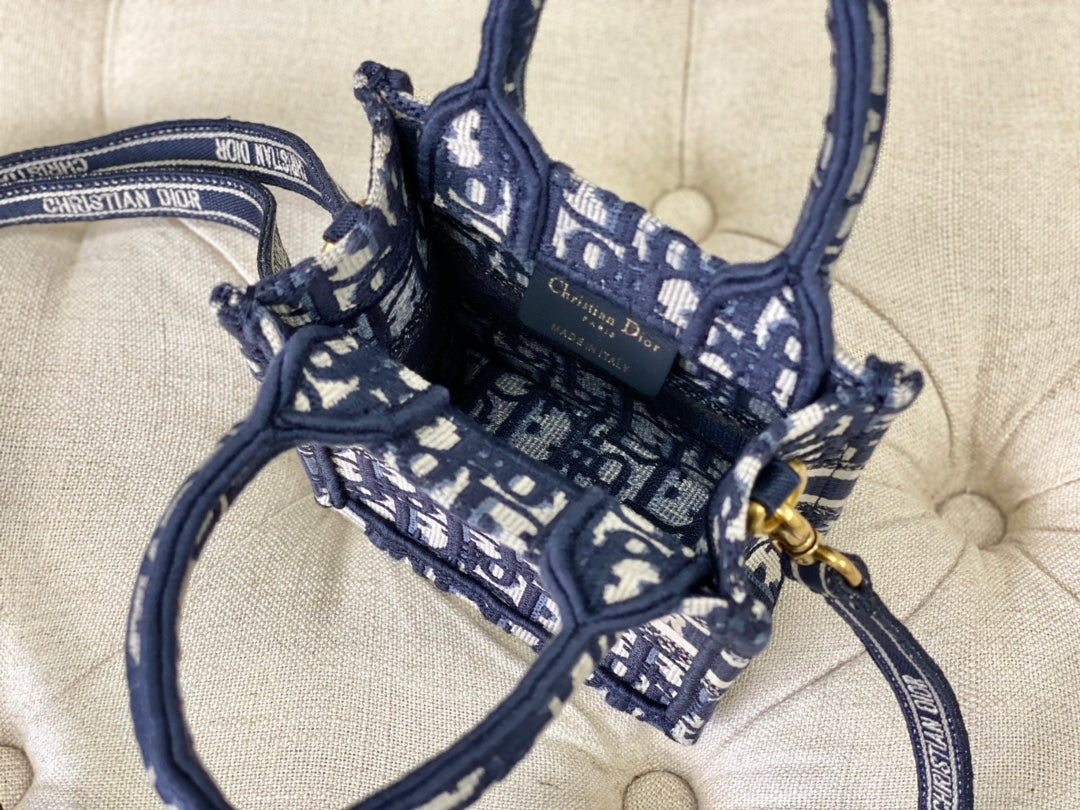 DIOR LADY 18 BAG IN BLUE OBLIQUE JACQUARD