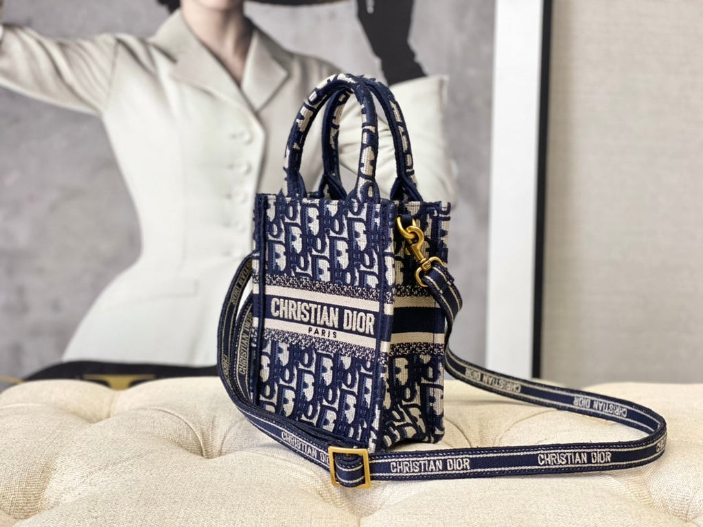 DIOR LADY 18 BAG IN BLUE OBLIQUE JACQUARD