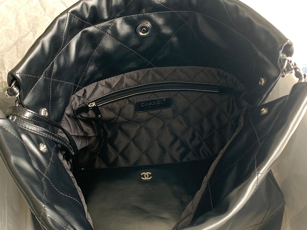 CHANEL LARGE 42 HANDBAG IN BLACK SHINY CALFSKIN SILVER HARDWARE