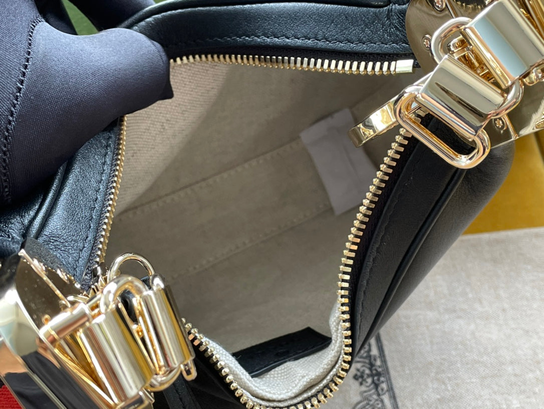 GUCCI ATTACHE 23 SMALL SHOULDER BAG BLACK CALFSKIN