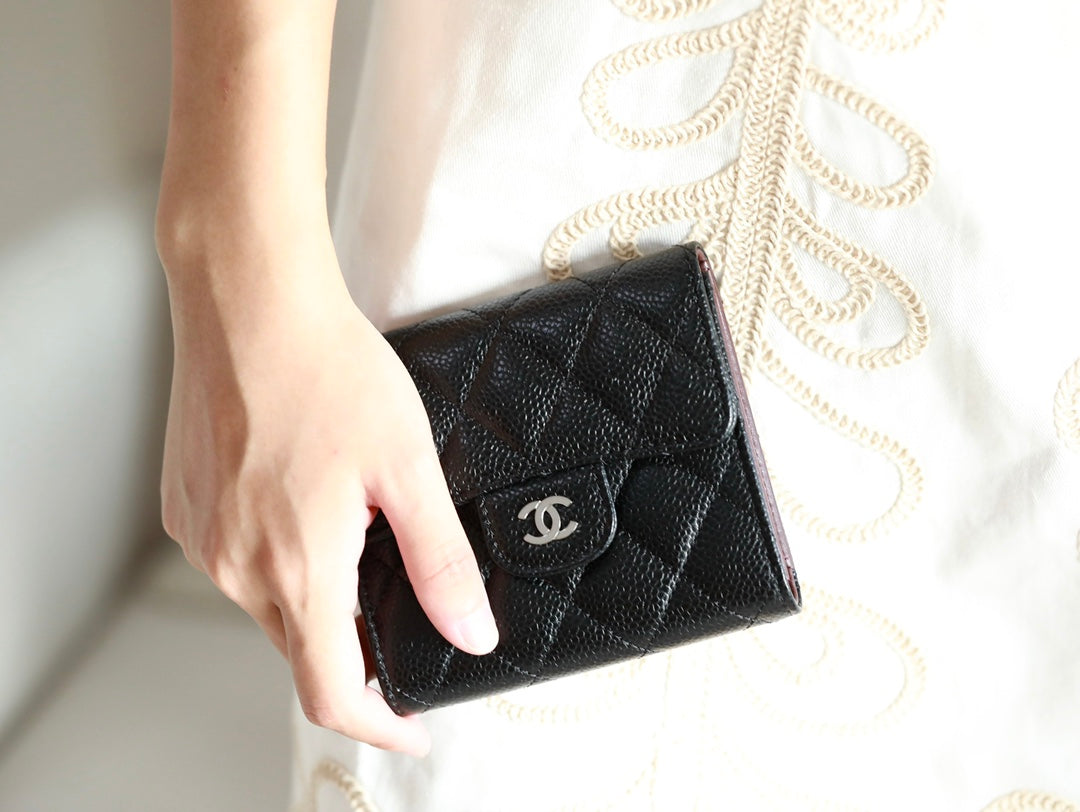 CHANEL FLAP CARD HOLDER 11.5 BLACK GRAINED CALFSKIN SILVER ICON