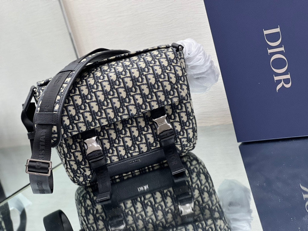 DIOR MEDIUM 31 BAG WITH STRAP IN BEIGE AND BLACK OBLIQUE JACQUARD AND CALFSKIN