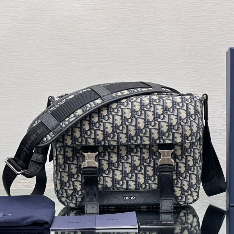 DIOR MEDIUM 31 BAG WITH STRAP IN BEIGE AND BLACK OBLIQUE JACQUARD AND CALFSKIN