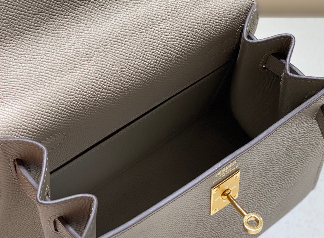 HERMES KELLY MINI 20 BAG IN LIGHT BROWN CALFSKIN WITH GOLD HARDWARE