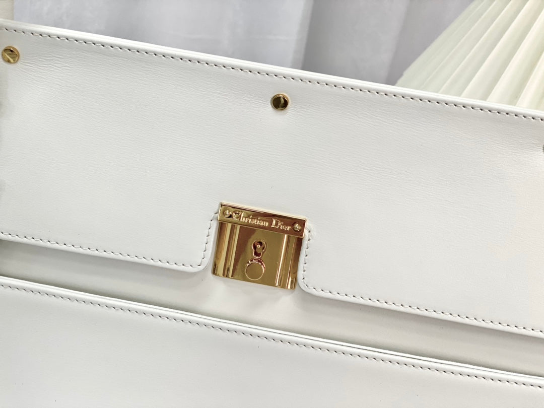 DIOR PARISIENNE 30 HANDBAG IN WHITE SMOOTH CALFSKIN