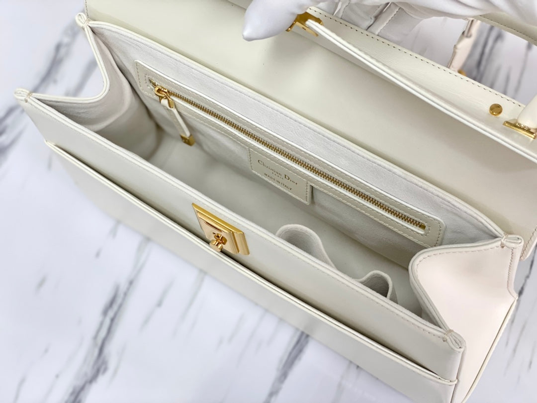 DIOR PARISIENNE 30 HANDBAG IN WHITE SMOOTH CALFSKIN
