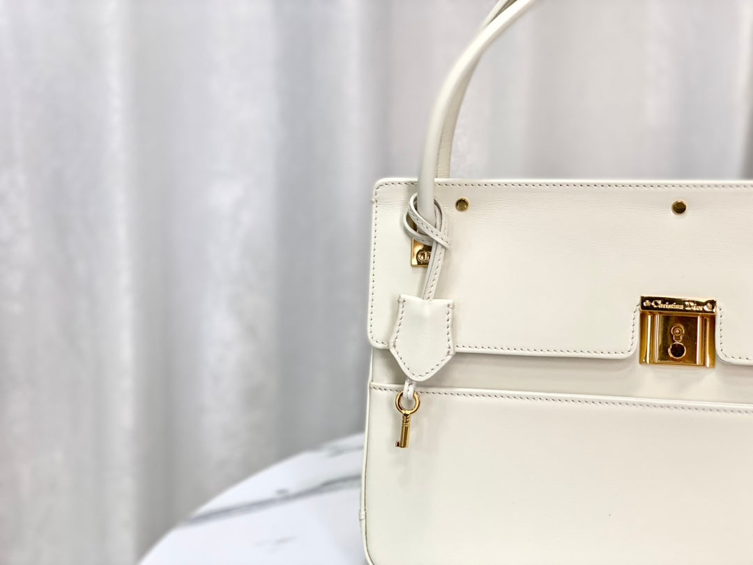 DIOR PARISIENNE 30 HANDBAG IN WHITE SMOOTH CALFSKIN
