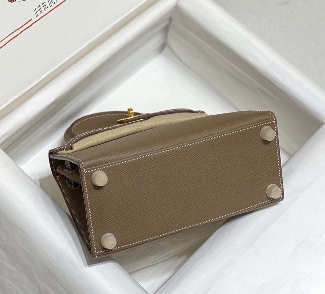 HERMES KELLY MINI 20 BAG IN MEDIUM BROWN CALFSKIN WITH GOLD HARDWARE