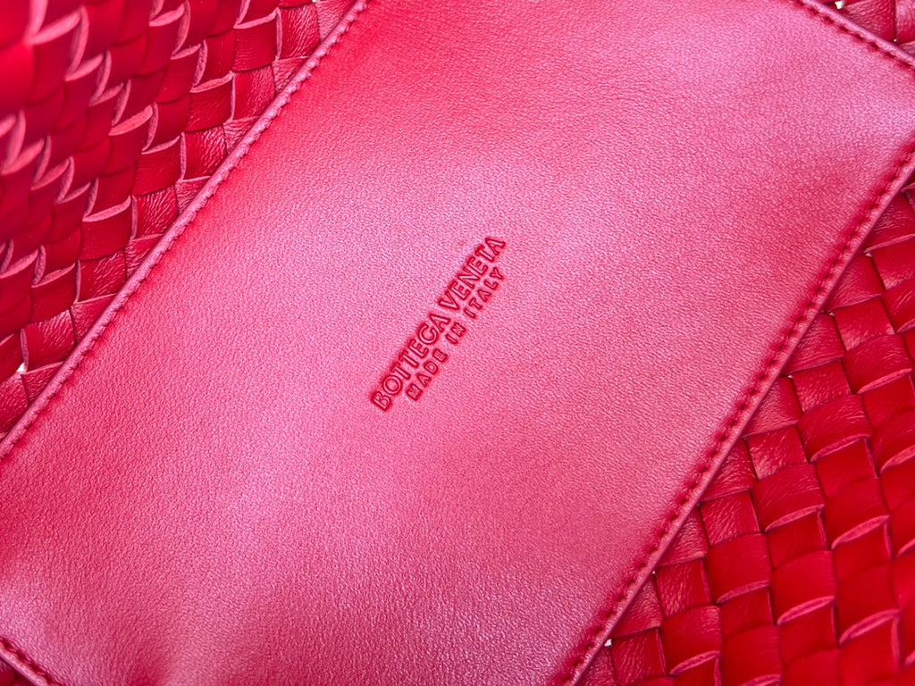 BOTTEGA VENETA MINI CABAT 20 IN RED LAMBSKIN
