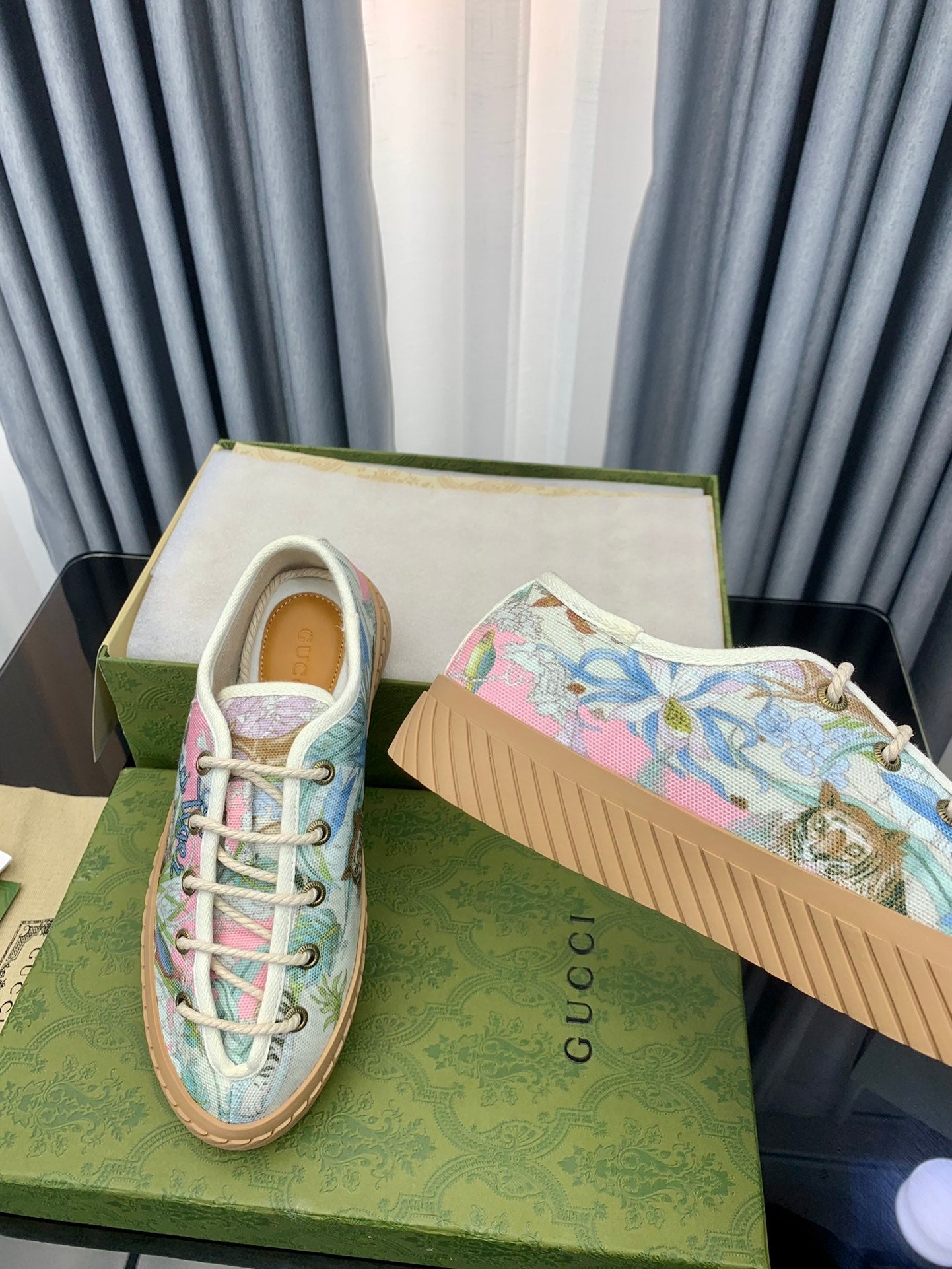 GUCCI UNIQUE SNEAKER THICK-SOLE GRASS MOTIF CANVAS