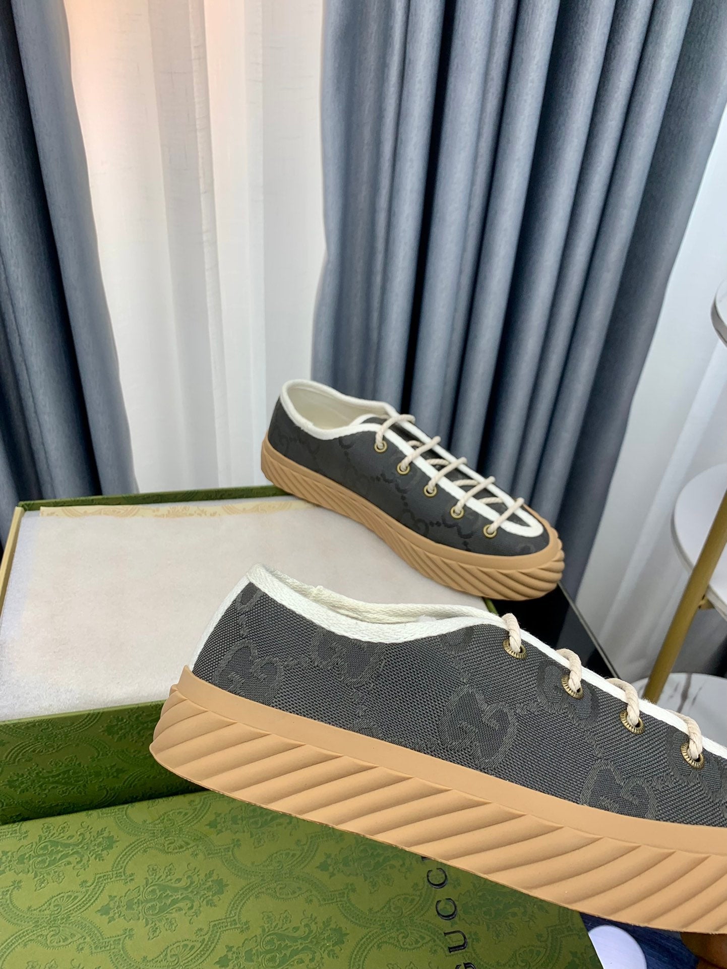 GUCCI UNIQUE SNEAKER THICK-SOLE LEAD CANVAS