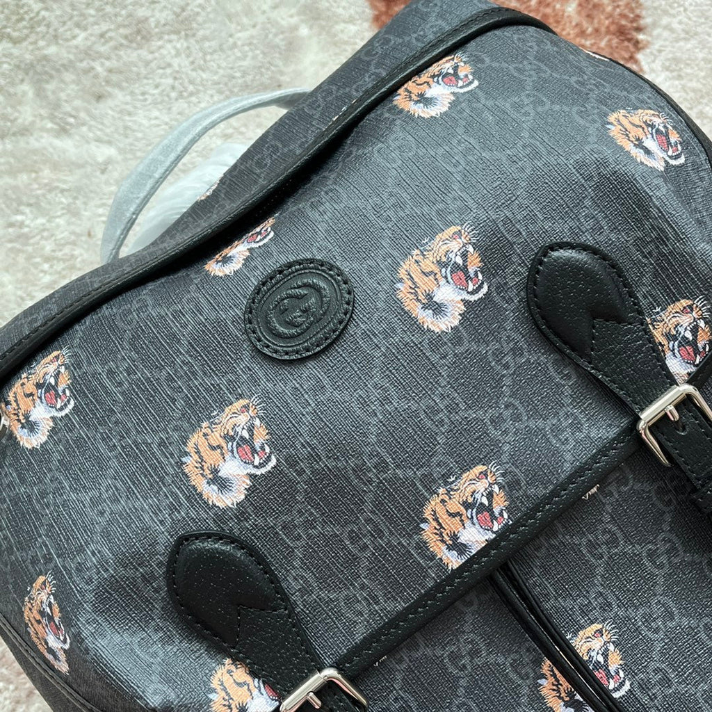 GUCCI TIGER PRINT MEDIUM BACKPACK 43 IN BLACK CANVAS AND LEATHER TRIM