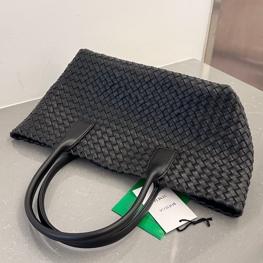 BOTTEGA VENETA SMALL CABAT 32 IN BLACK LAMBSKIN