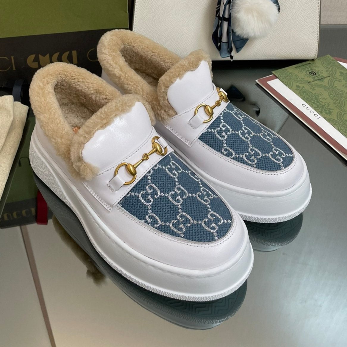 GUCCI LOAFER IN BLUE JACQUARD MIX WHITE CALFSKIN WITH BEIGE WOOL LINING