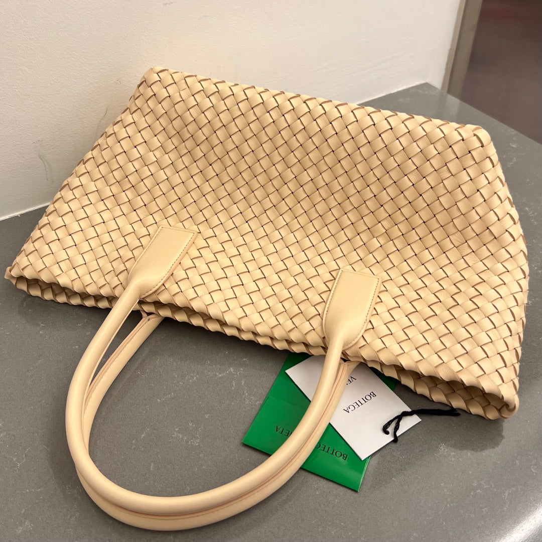 BOTTEGA VENETA SMALL CABAT 32 IN CREAM LAMBSKIN