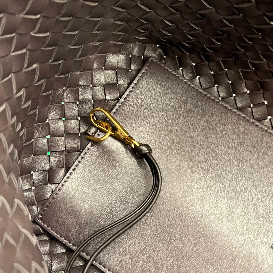 BOTTEGA VENETA SMALL CABAT 32 IN HICKORY BROWN LAMBSKIN