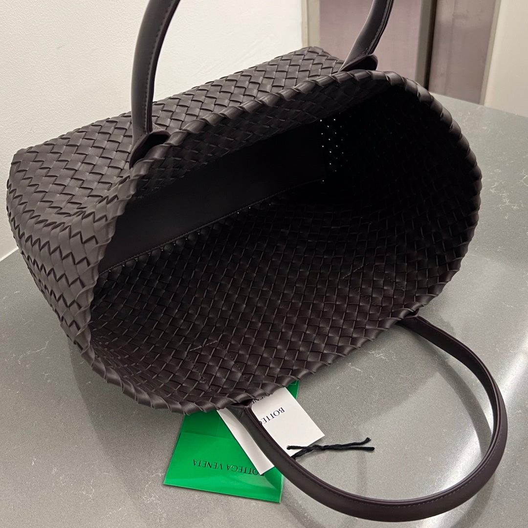 BOTTEGA VENETA SMALL CABAT 32 IN HICKORY BROWN LAMBSKIN