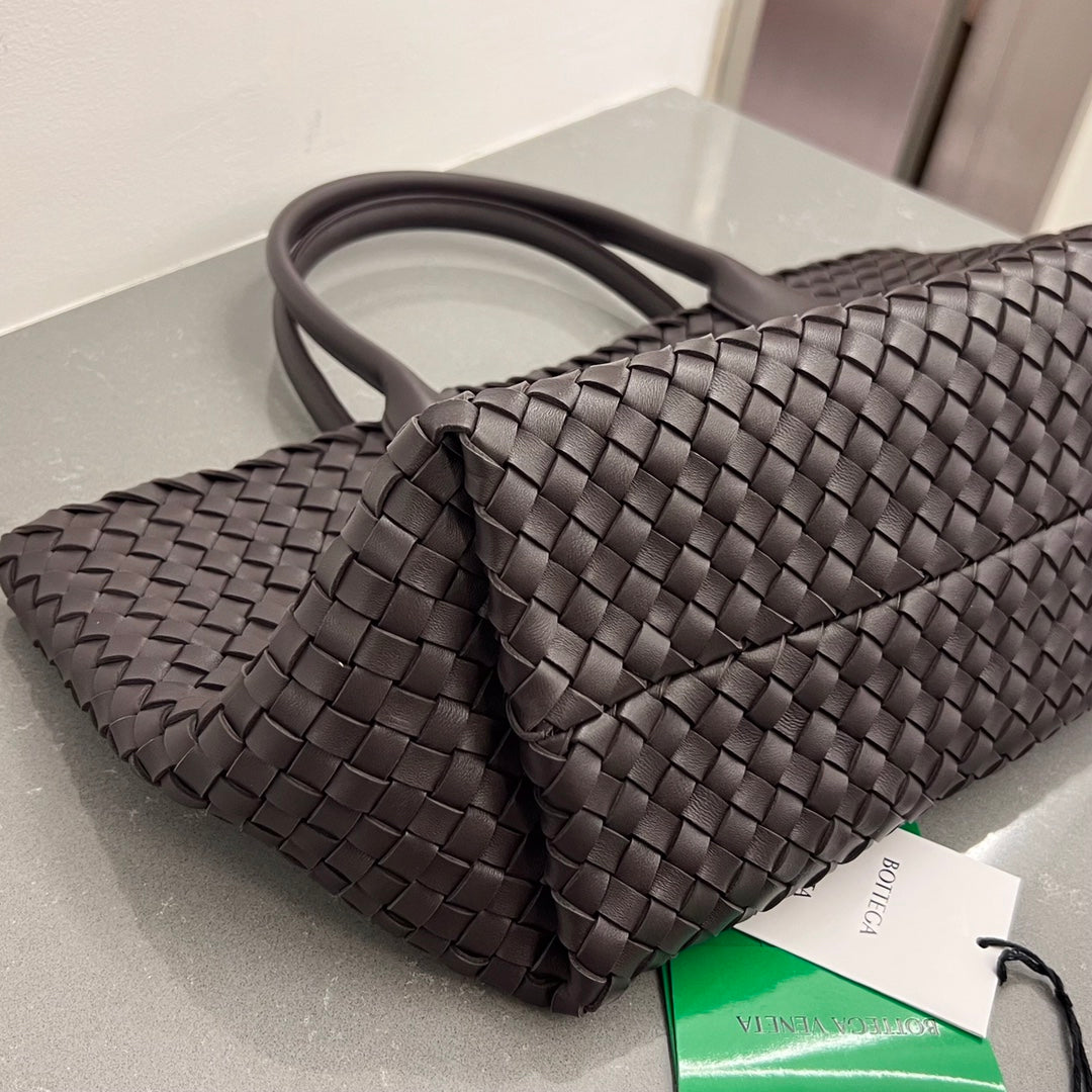 BOTTEGA VENETA SMALL CABAT 32 IN HICKORY BROWN LAMBSKIN