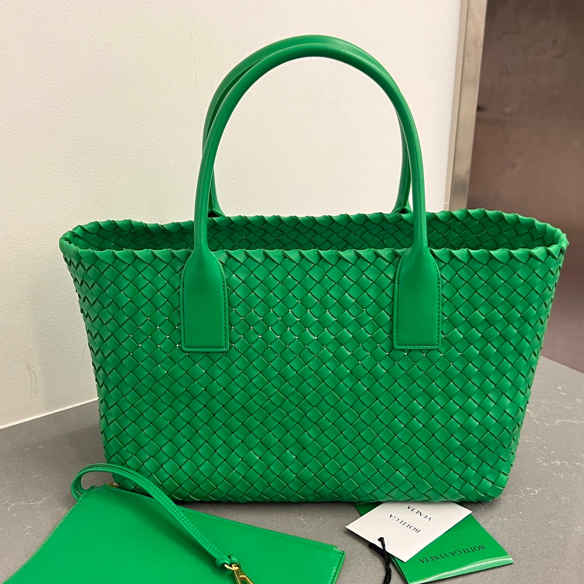 BOTTEGA VENETA SMALL CABAT 32 IN GREEN LAMBSKIN