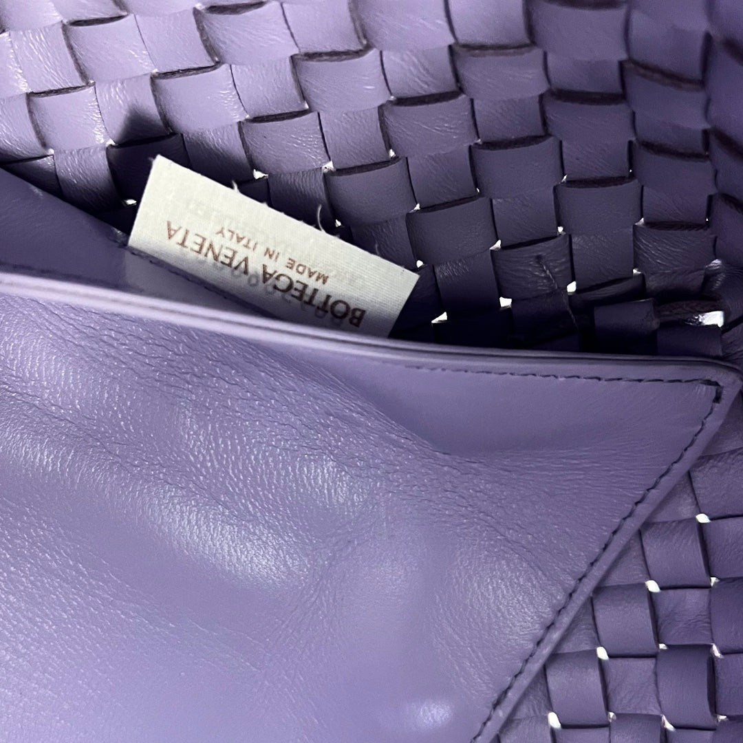 BOTTEGA VENETA SMALL CABAT 32 IN PERIWINKLE PURPLE LAMBSKIN