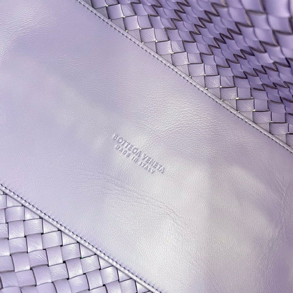 BOTTEGA VENETA SMALL CABAT 32 IN PERIWINKLE PURPLE LAMBSKIN