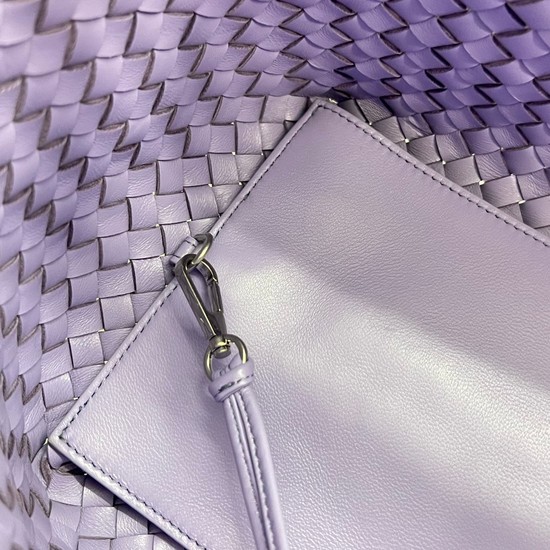 BOTTEGA VENETA SMALL CABAT 32 IN PERIWINKLE PURPLE LAMBSKIN