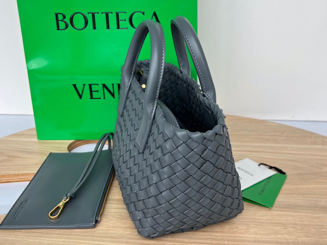 BOTTEGA VENETA MINI CABAT 20 IN ONYX BLACK LAMBSKIN