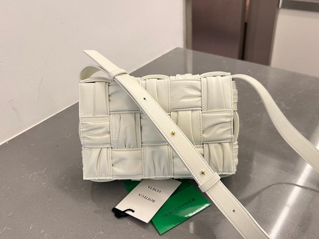 BOTTEGA VENETA CASSETTE 28 IN WHITE SOFT LAMBSKIN