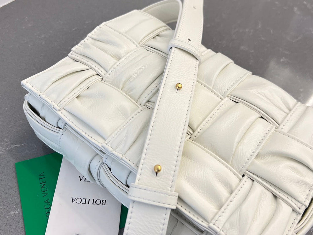 BOTTEGA VENETA CASSETTE 28 IN WHITE SOFT LAMBSKIN