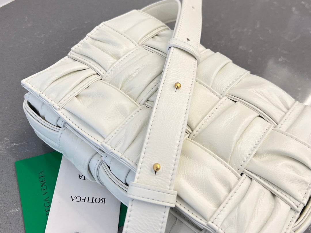 BOTTEGA VENETA CASSETTE 28 IN WHITE SOFT LAMBSKIN