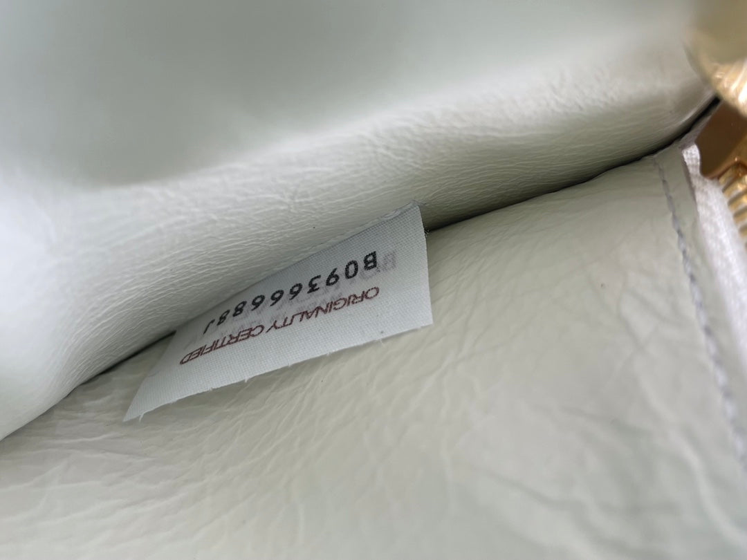 BOTTEGA VENETA CASSETTE 28 IN WHITE SOFT LAMBSKIN