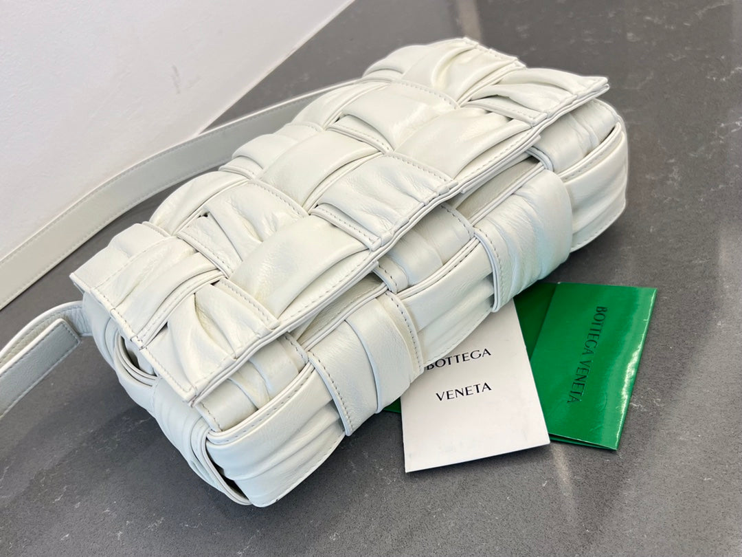 BOTTEGA VENETA CASSETTE 28 IN WHITE SOFT LAMBSKIN