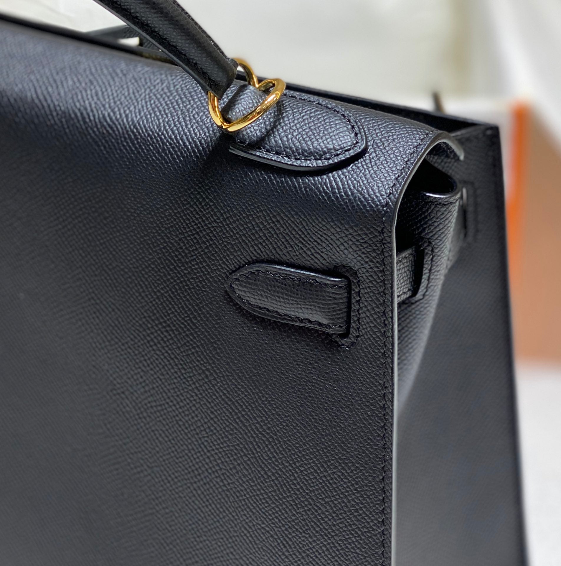 HERMES KELLY 28CM IN NOIR EPSOM CALFSKIN GOLD HARDWARE