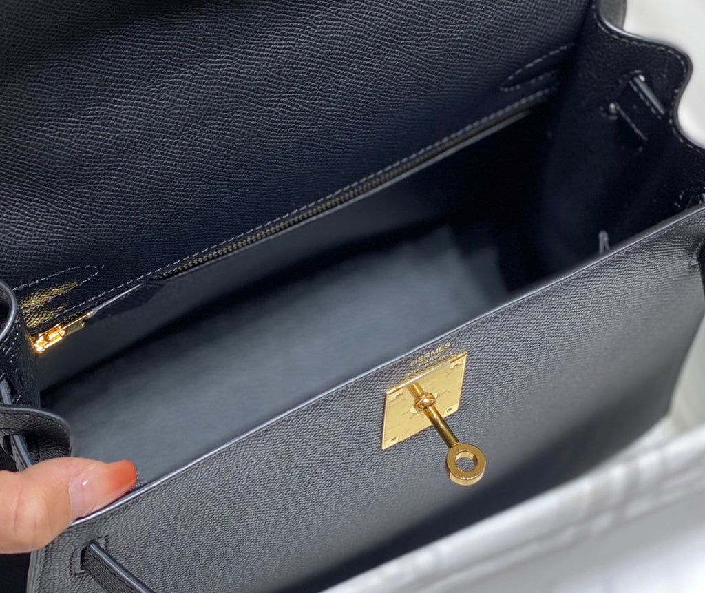 HERMES KELLY 28CM IN NOIR EPSOM CALFSKIN GOLD HARDWARE