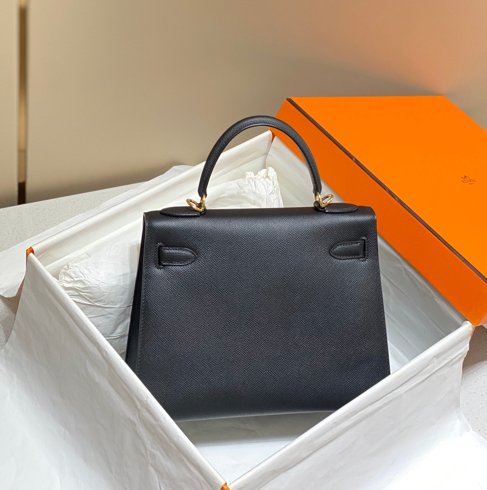 HERMES KELLY 28CM IN NOIR EPSOM CALFSKIN GOLD HARDWARE