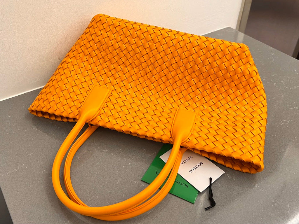 BOTTEGA VENETA SMALL CABAT 32 IN UT ORANGE LAMBSKIN