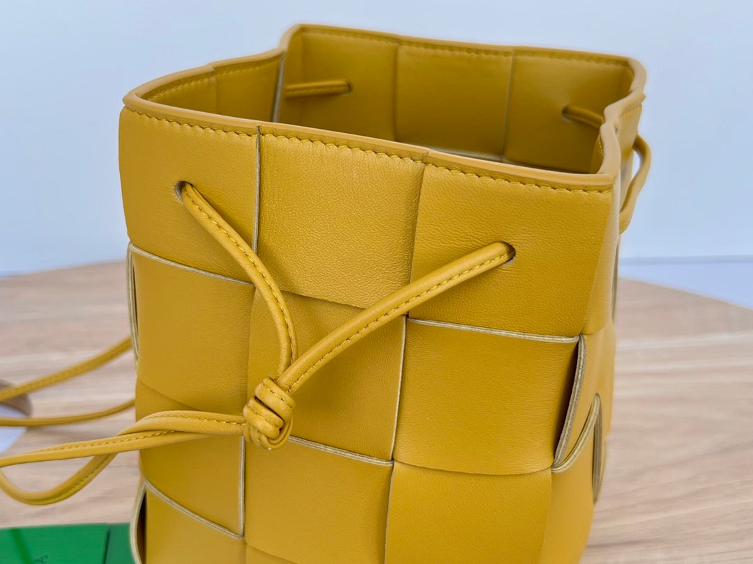 BOTTEGA VENETA SMALL CASSETTE BUCKET 18 IN MERIGOLD CALFSKIN