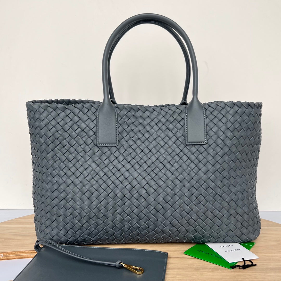 BOTTEGA VENETA LARGE CABAT 51 IN ONYX BLACK LAMBSKIN