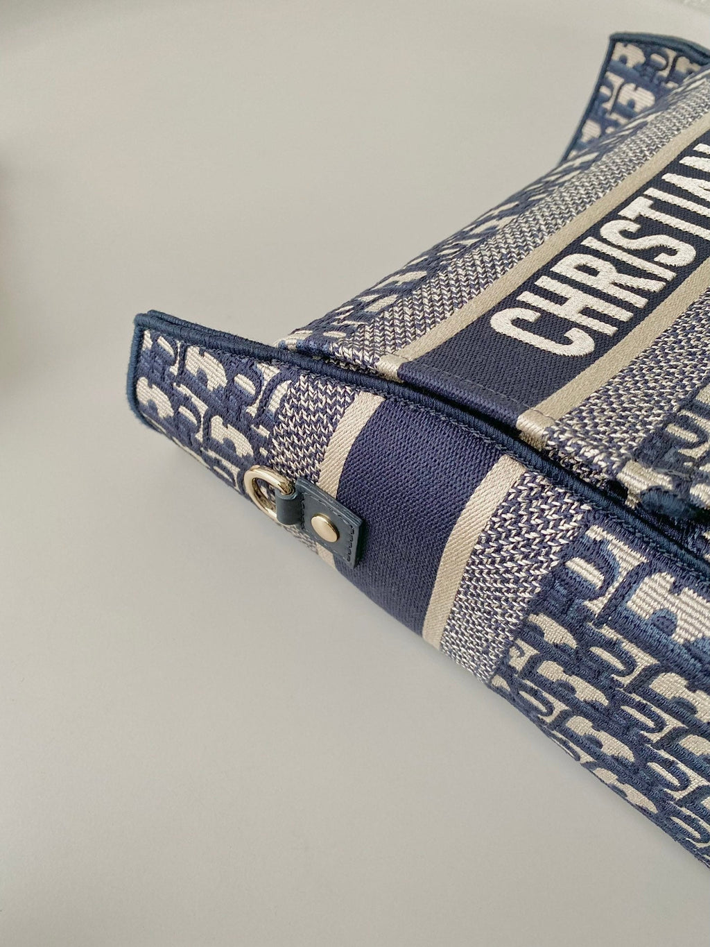 DIOR MEDIUM CAMP BAG 28 OBLIQUE BLUE EMBROIDERY