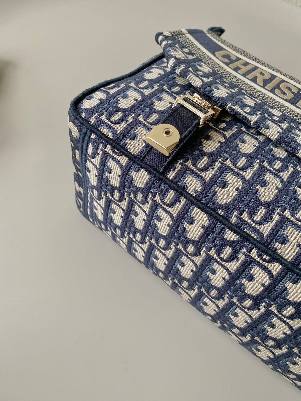 DIOR MEDIUM CAMP BAG 28 OBLIQUE BLUE EMBROIDERY