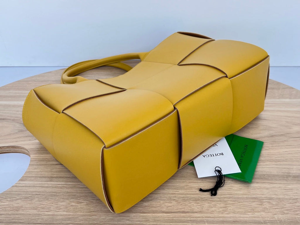 BOTTEGA VENETA SMALL ARCO TOTE 30 IN TULIP TREE YELLOW LAMBSKIN