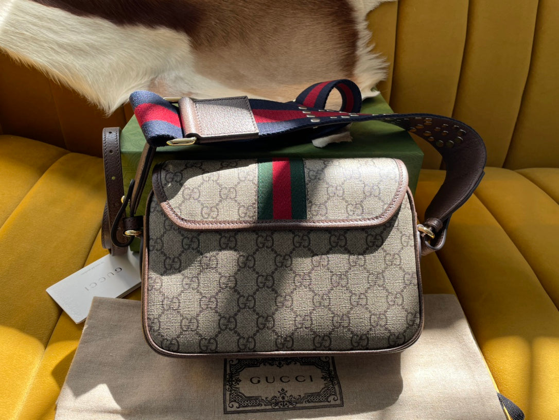 GUCCI OPHIDIA SMALL 23 BAG IN BEIGE AND EBONY SUPREME CANVAS