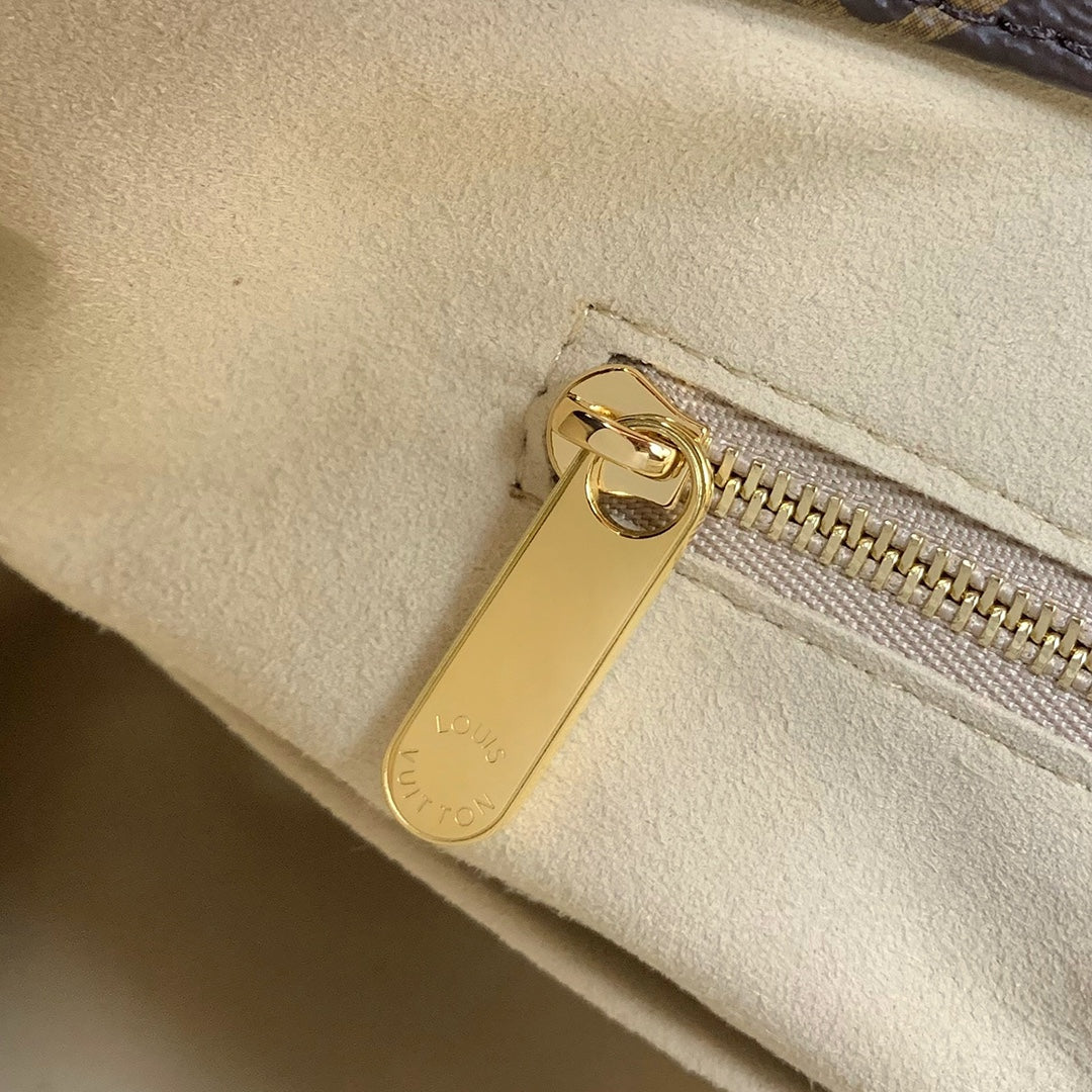 LOUIS VUITTON ARTSY MM 41 IN BROWN MONOGRAM CANVAS GOLD HARDWARE