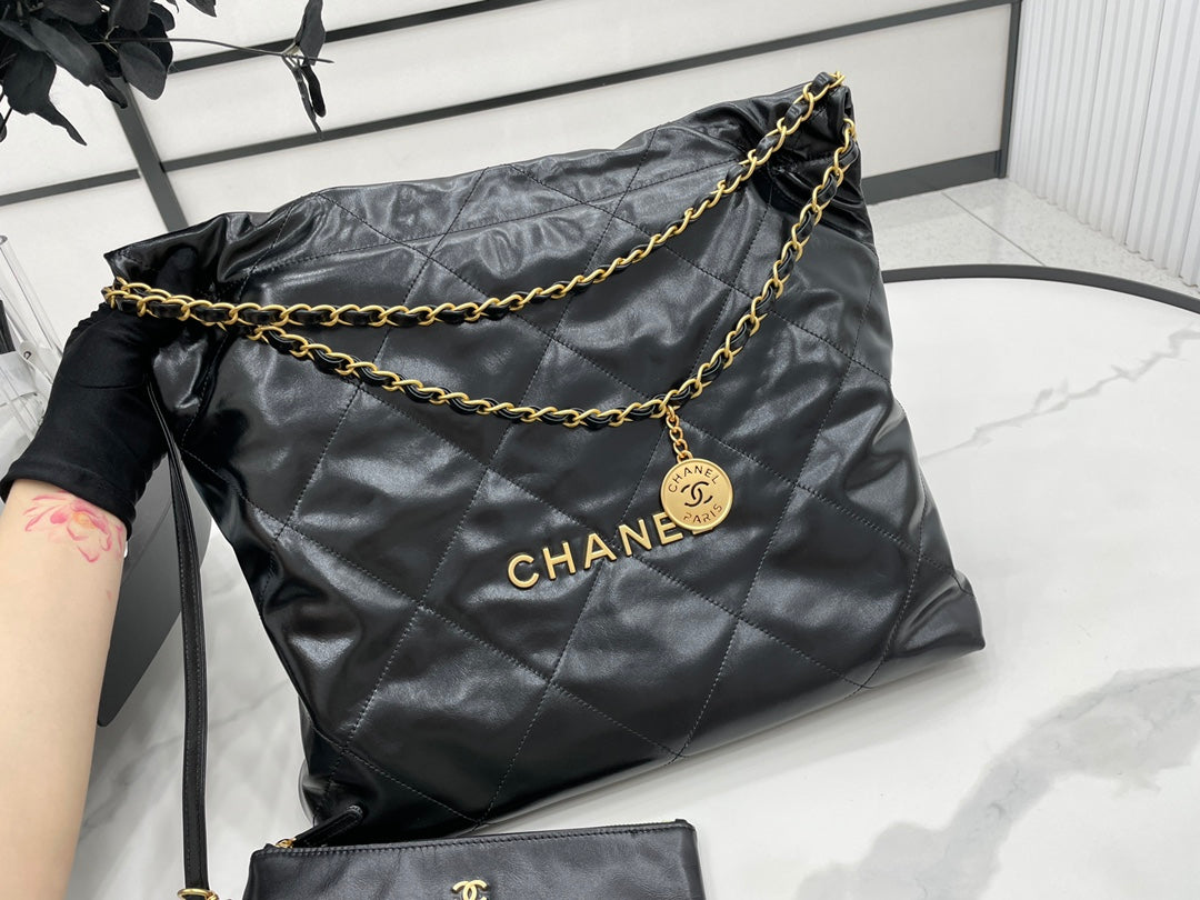 CHANEL LARGE 42 HANDBAG IN BLACK CALFSKIN GOLD HARDWARE
