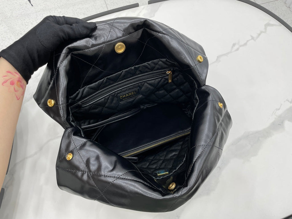 CHANEL MEDIUM 37 HANDBAG IN BLACK CALFSKIN GOLD HARDWARE