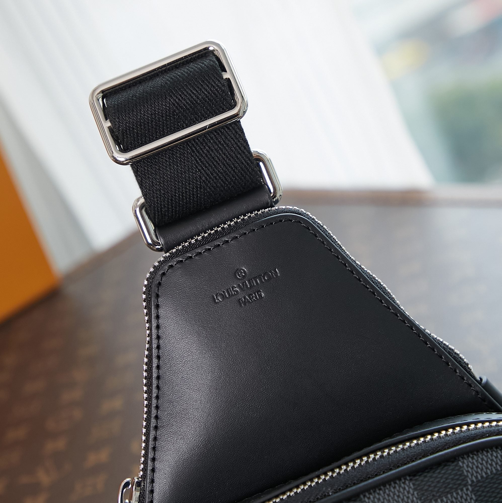LOUIS VUITTON AVENUE SLINGBAG 31 IN BLACK DAMIER GRAPHITE CANVAS